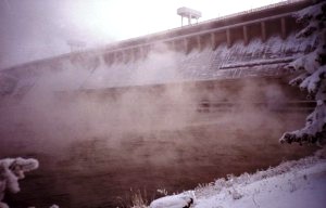 Братская ГЭС зимой (Bratsk hydroelectric plant in winter)