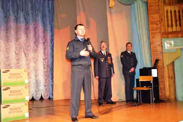 Выступление руководителя УМВД г.Братска Юрия Мирошника перед ветеранами