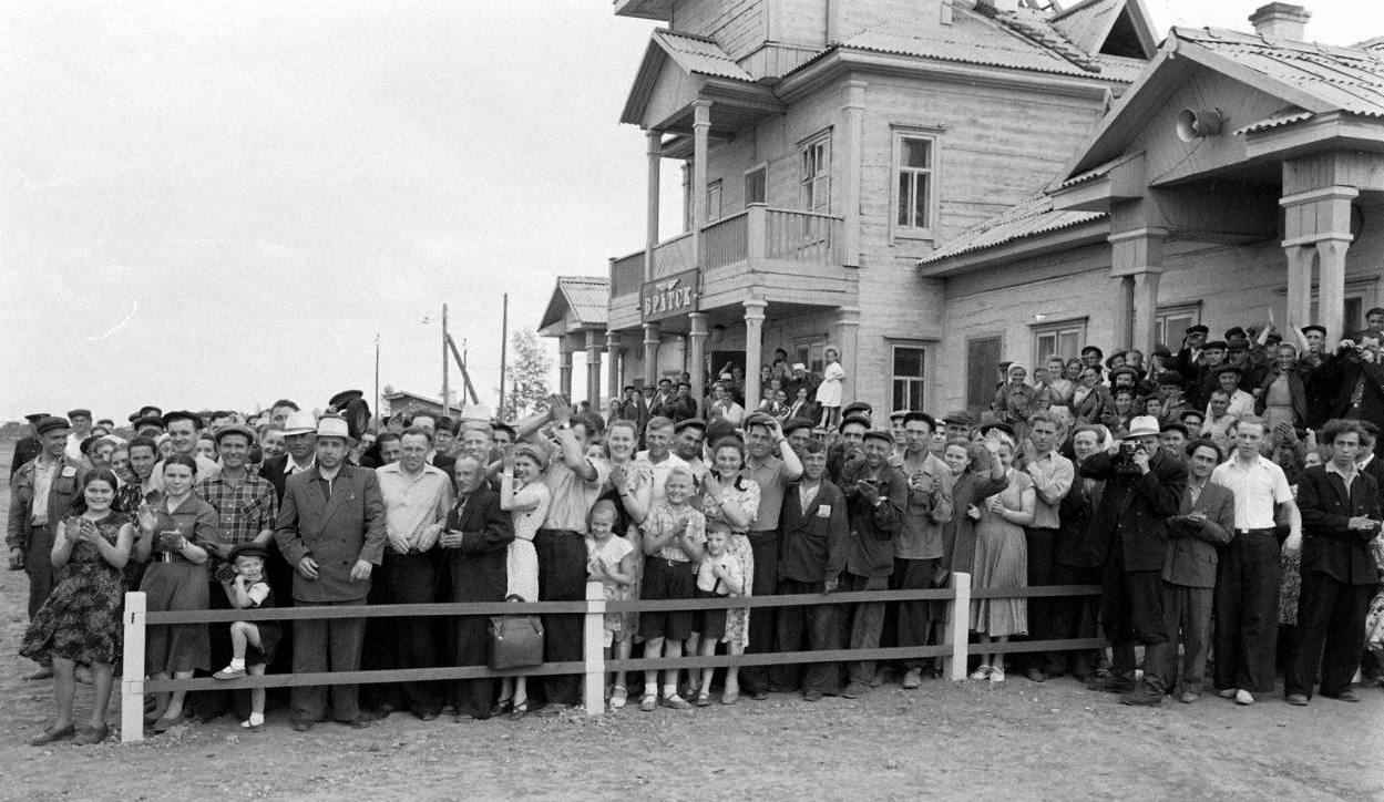 БРАТСК ГЛАЗАМИ ЗАРУБЕЖНЫХ ФОТОГРАФОВ - ИМЕНА БРАТСКАИМЕНА БРАТСКА