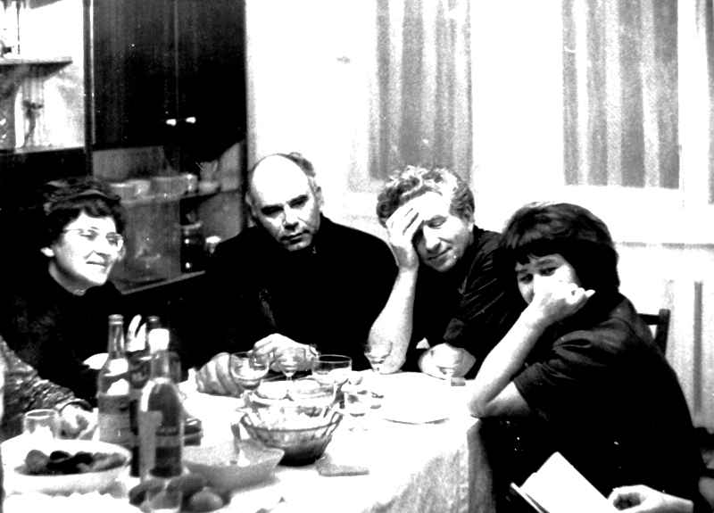 9 апреля 1978 года. неформальная встреча с журналистом Песковым Василием (в центре)на квартире