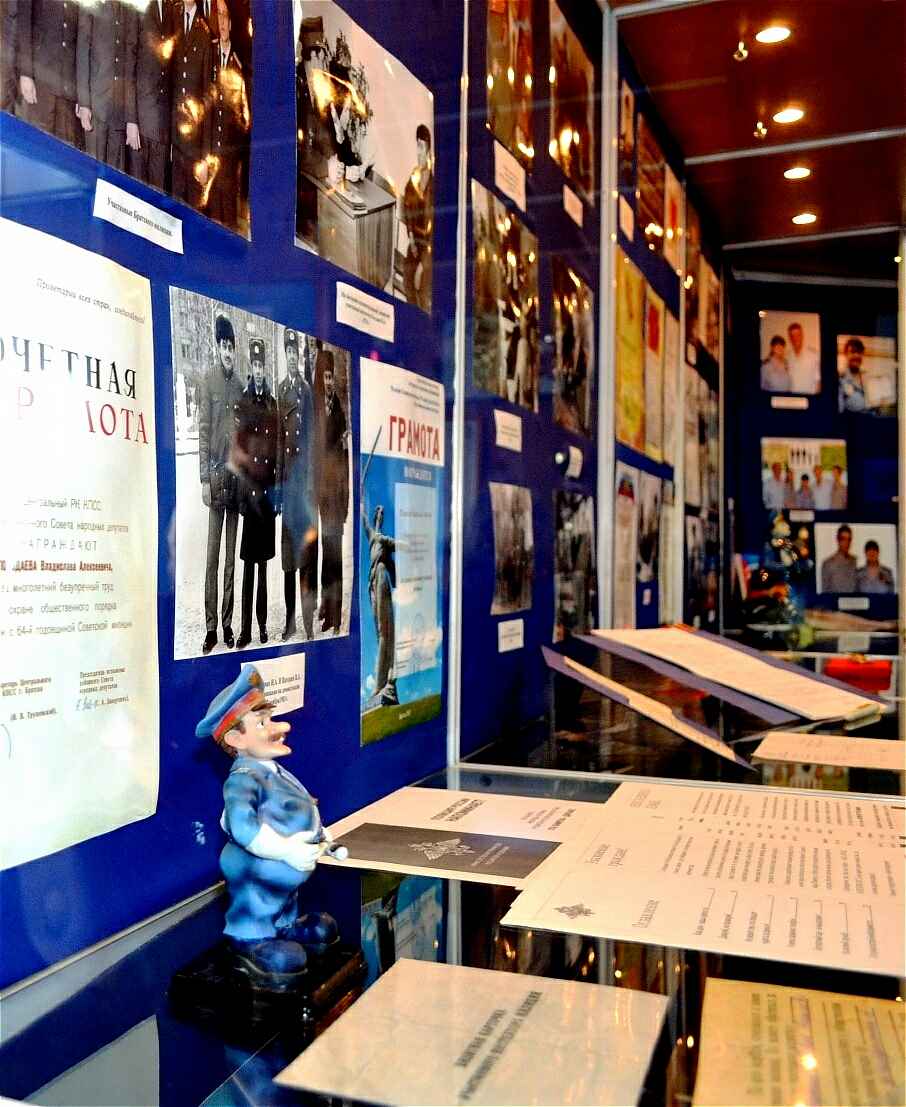 Экспонаты выставки о милиции Братска в музее политической ссылки-2