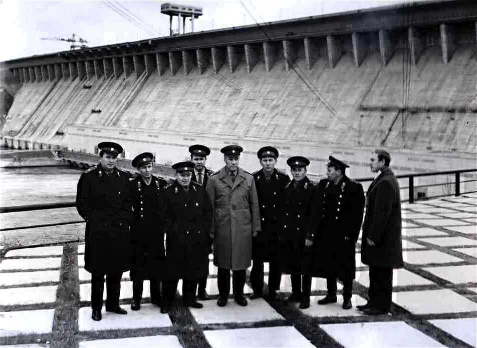 милиционеры на Братской ГЭС