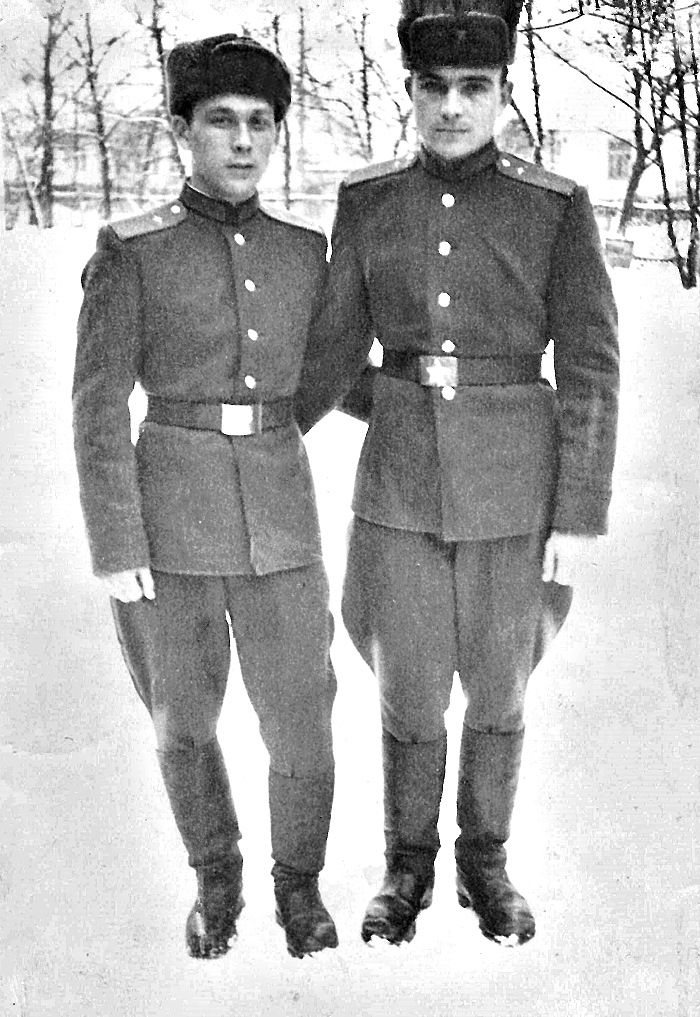1965 год. Николай Иванович Петров справа с товарищем