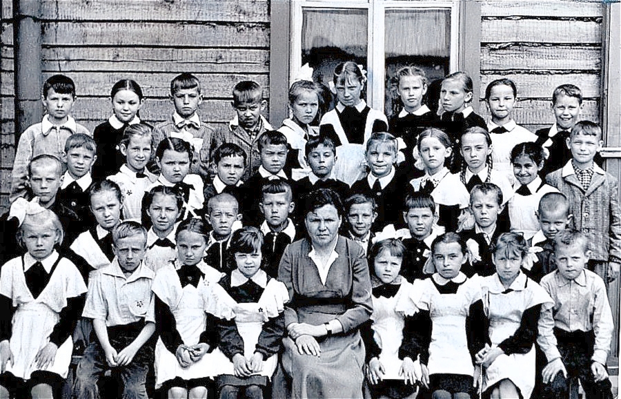 Ученики школы №4 посёлка Падун 1961 год